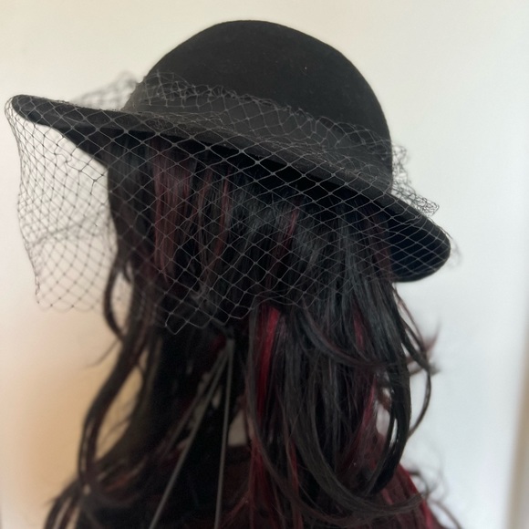 michael howard Accessories - Michael Howard | 1940’s wool black brim hat w/bow and vail